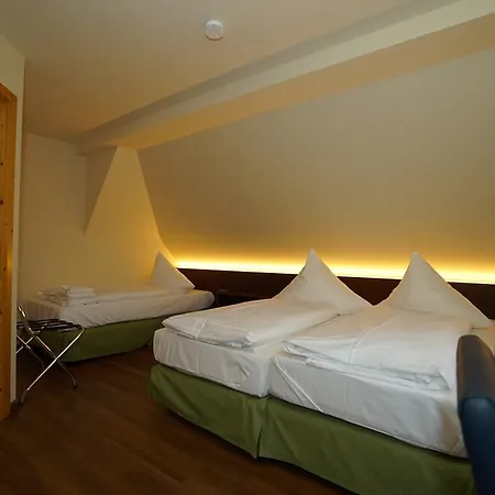 Del Castello מלון 2*
